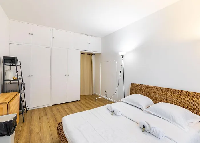 Guestready - L'petite Maison Rouge Paris